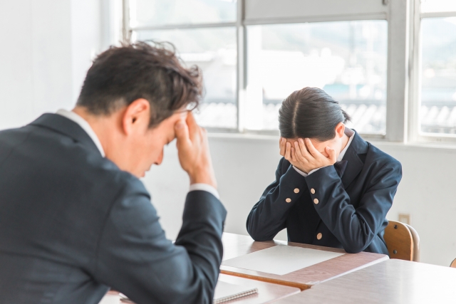 失敗して落ち込む先生と生徒